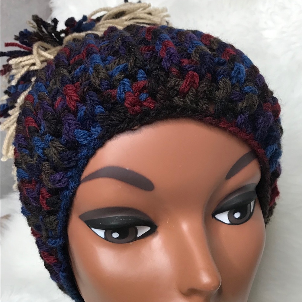 Giant PomPom Beanie - Picture 5 of 7